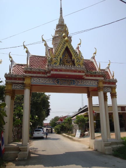 Entrance on the road to Bangkok
