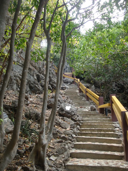 Good staircases with handrails