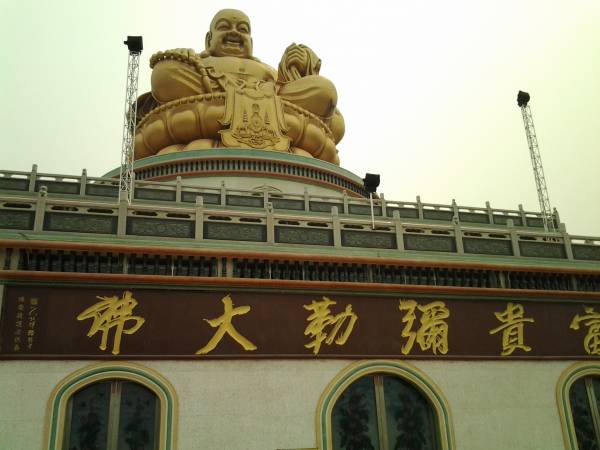 Big statue with Chinese name
