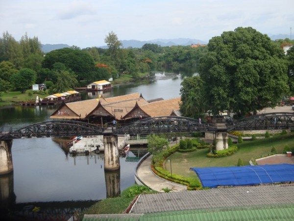 some excellent viewing platforms to see the bridge, river and beyond