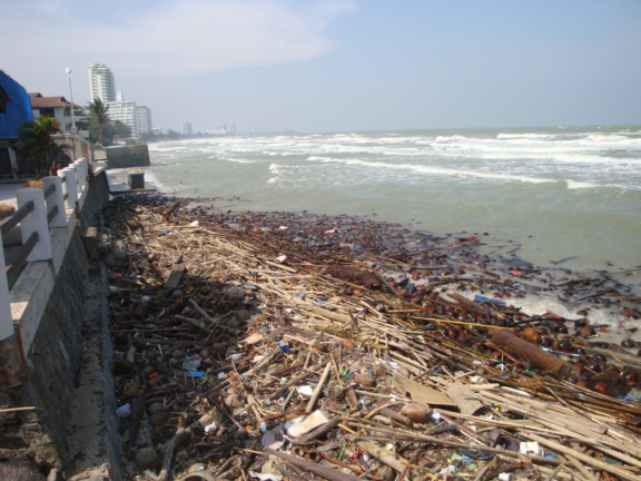 Khao Takiab looking less than pristine