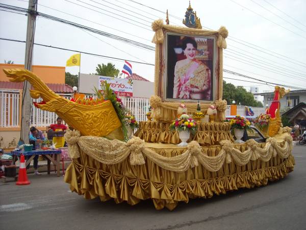 Float in Dragon boat parade