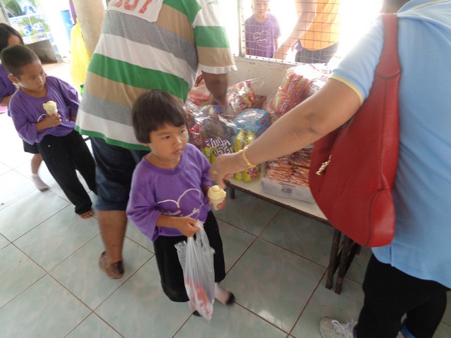 Every kiddie was given an ice cream and a bag of goodies.