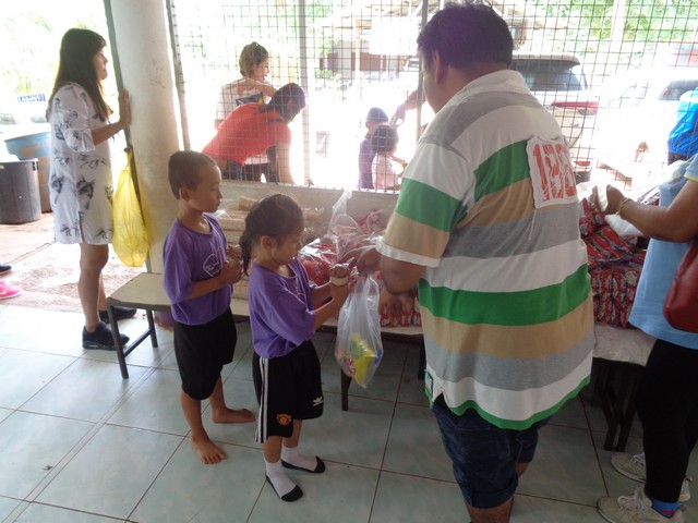 Every kiddie was given an ice cream and a bag of goodies.