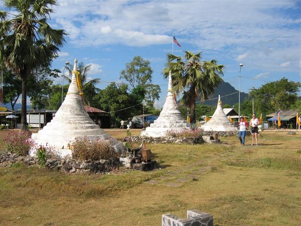 Three Pagodas Pass.JPG