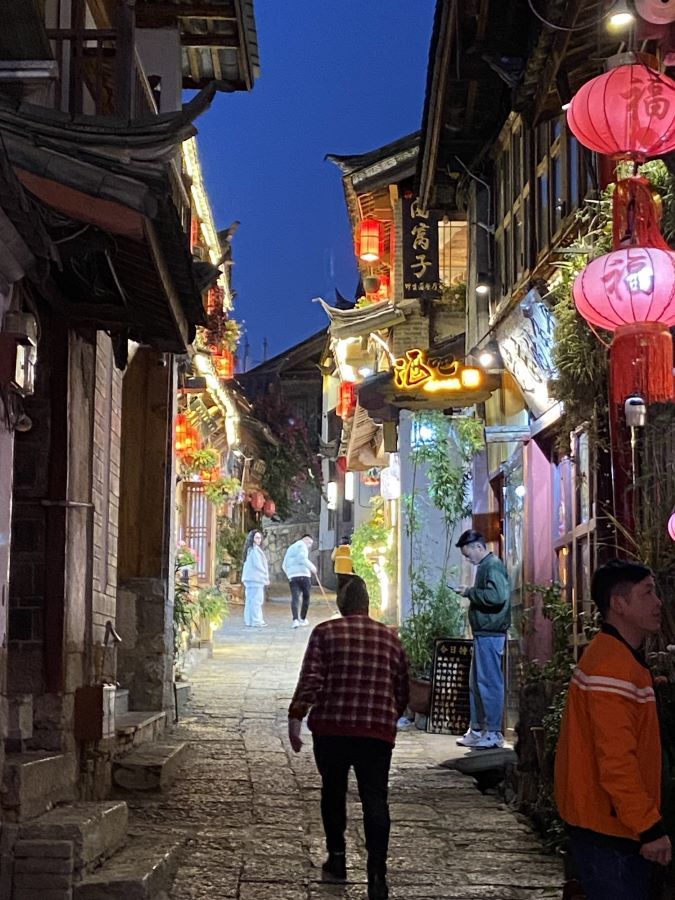 Lijiang at night 4.jpg