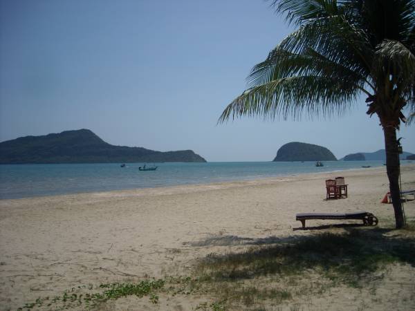 Dolphin Bay beach looking south