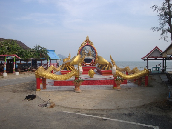 A colourful crab monument by the car park.