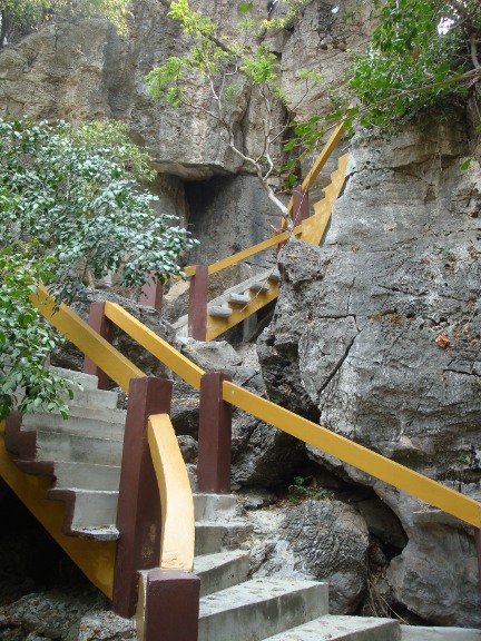 Up to Nang Phan Thu Rat Crematorium