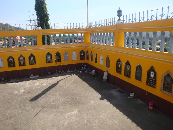 An interesting feature of the temple on the hill’s perimeter wall was all of the shrines built onto it.