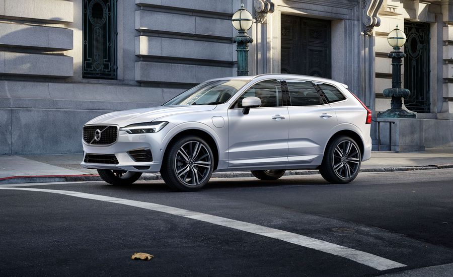 2018-volvo-xc60-photos-and-info-news-car-and-driver-photo-676573-s-original.jpg