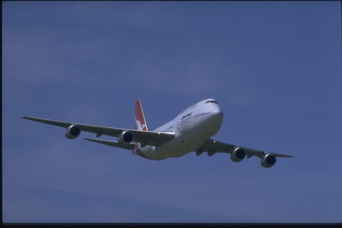 Qantas-Boeing-747_High-Res_4237-696x464.jpg