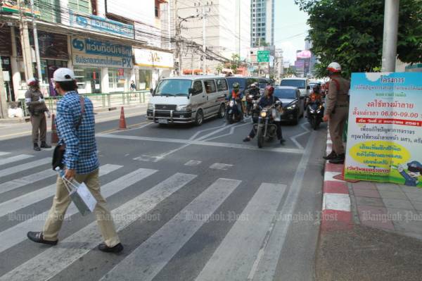 City Hall will install pedestrian traffic buttons at more zebra crossings, to make the city more livable for its senior citizens. (Photo by Somchai Poomlard)