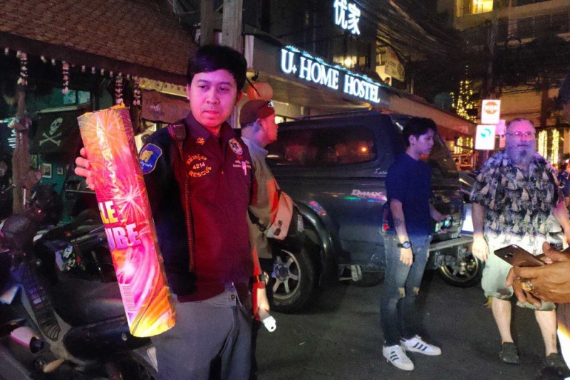A rescue volunteer shows a firework found on the ground following an explosion that killed a 51-year-old British man in Pattaya, Chon Buri during New Year's celebrations. (Photo by Chaiyot Pupattanapong)