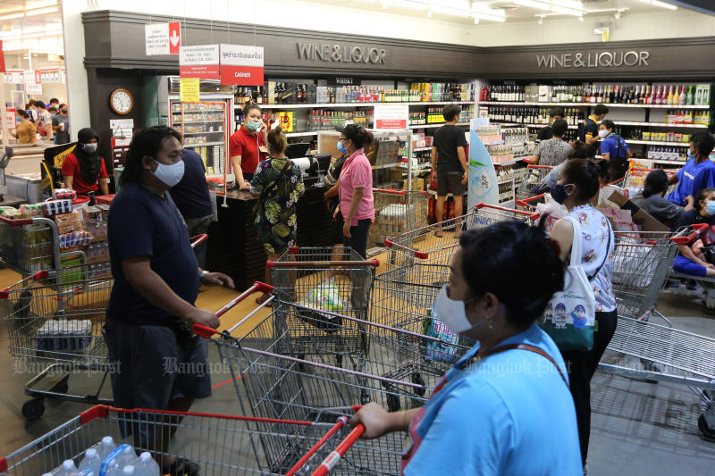 The liquor section of the Makro store in Bang Phli district of Samut Prakan is busy with customers as sales of alcoholic beverages resume on Sunday. (Photo by Wichan Charoenkiatpakul)