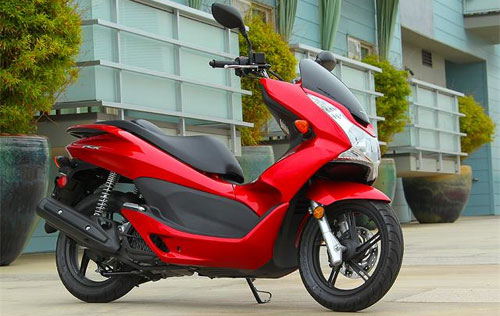 2011-Honda-PCX-125-Scooter.jpg
