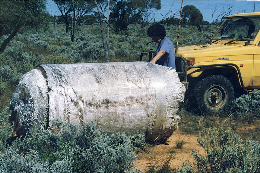 The oxygen tank of the Skylab space station that fell over WA in 1979.(Supplied: Geoff Grewar)