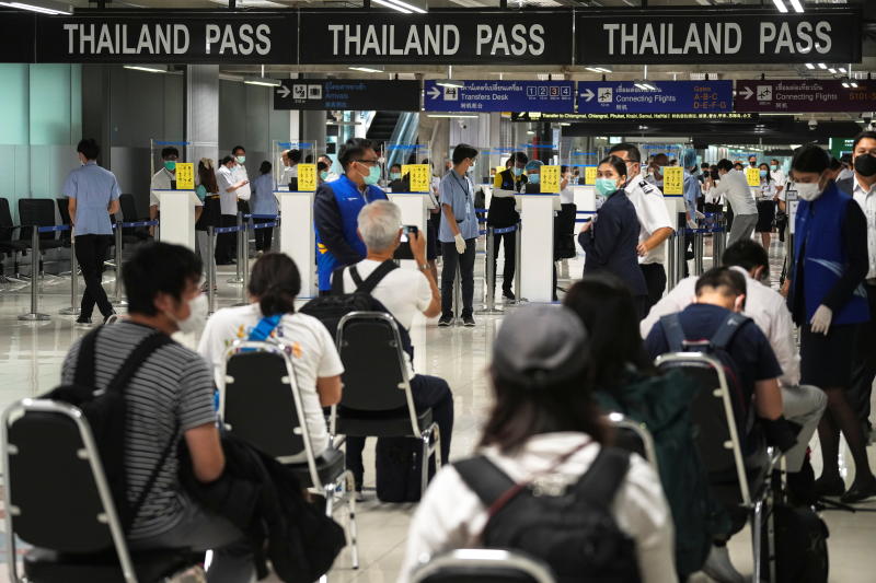 Foreign tourists prepare their documents at the new entry lanes at Suvarnabhumi airport on Nov 1, 2022, the first day of the country's reopening campaign to jump-start the pandemic-hit tourism sector. (Reuters photo)