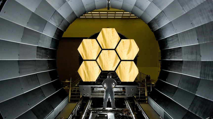 NASA's James Webb Space Telescope has a mirror made out up of 126 smaller mirrors.(Supplied: NASA/Marshall Space Flight Center/David Higginbotham )
