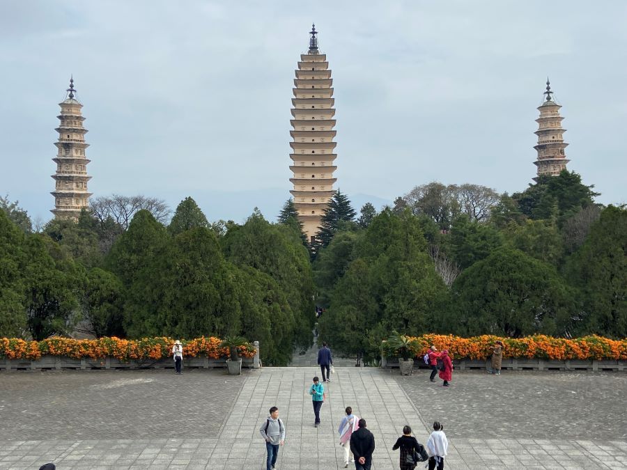 Three pagodas, Dali.jpg