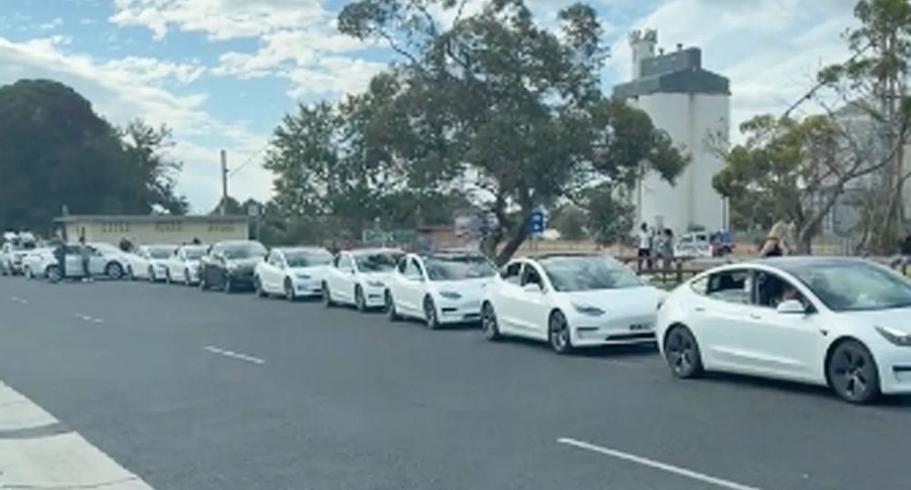 More than 10 electric vehicles were seen queued for a charging station in a concerning video online. Source: TikTok