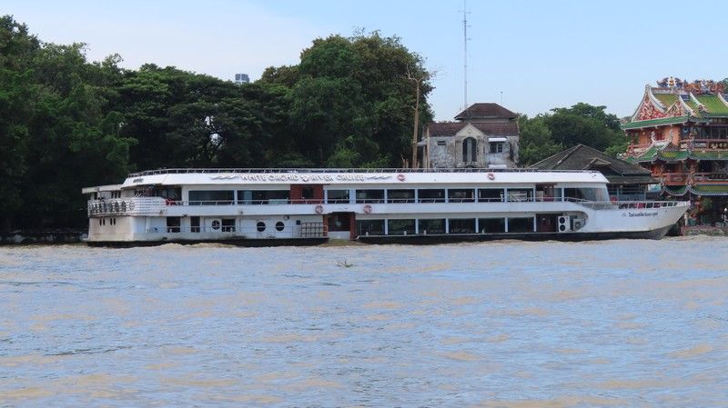 I took this one as it was the last dinner cruise vessel we used.