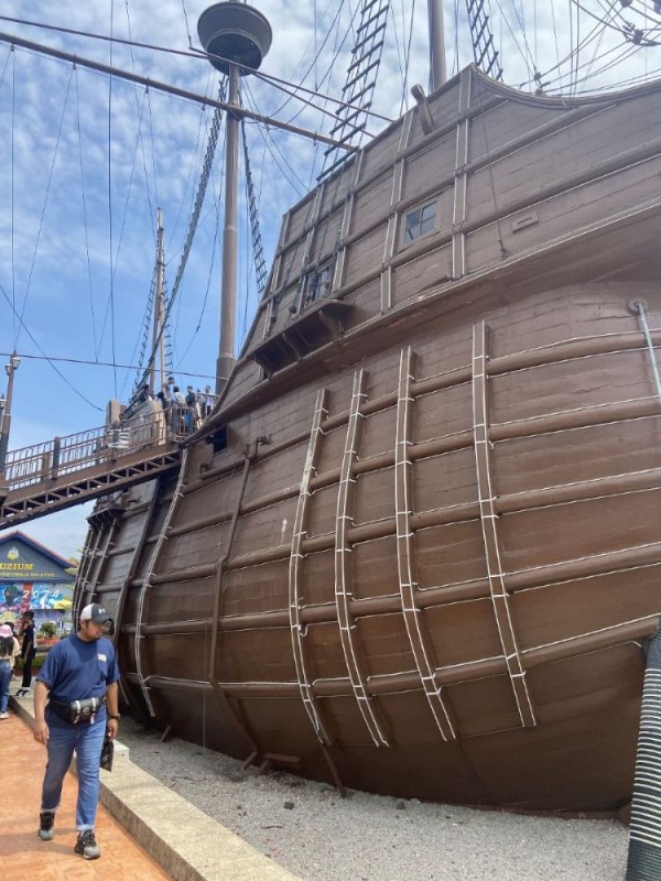 ship 2.jpg