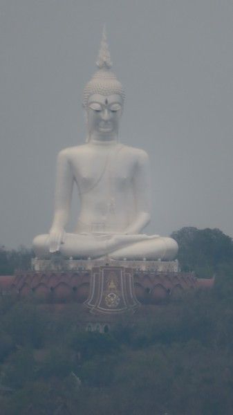 Wat Roi Phra Phutthabt Phu Manorom