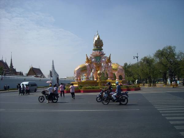 Elephant statue 2